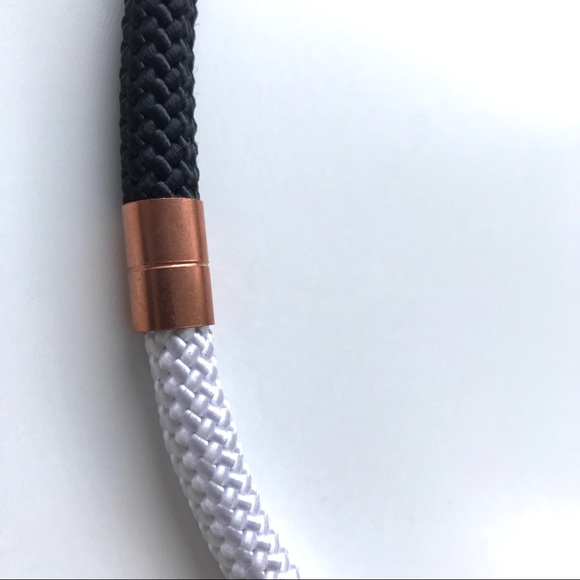 White + black statement necklace with copper pieces - Picture 2 of 4